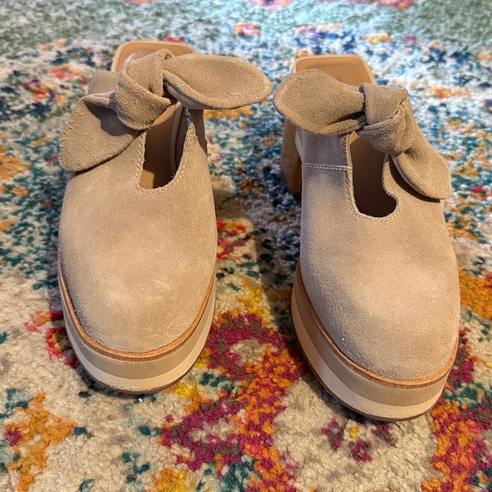 BERNARDO Shoes Womens 7.5 Beige Sadie Mule Wooden Heel Bow Suede‎ Retro Clog - Picture 6 of 7